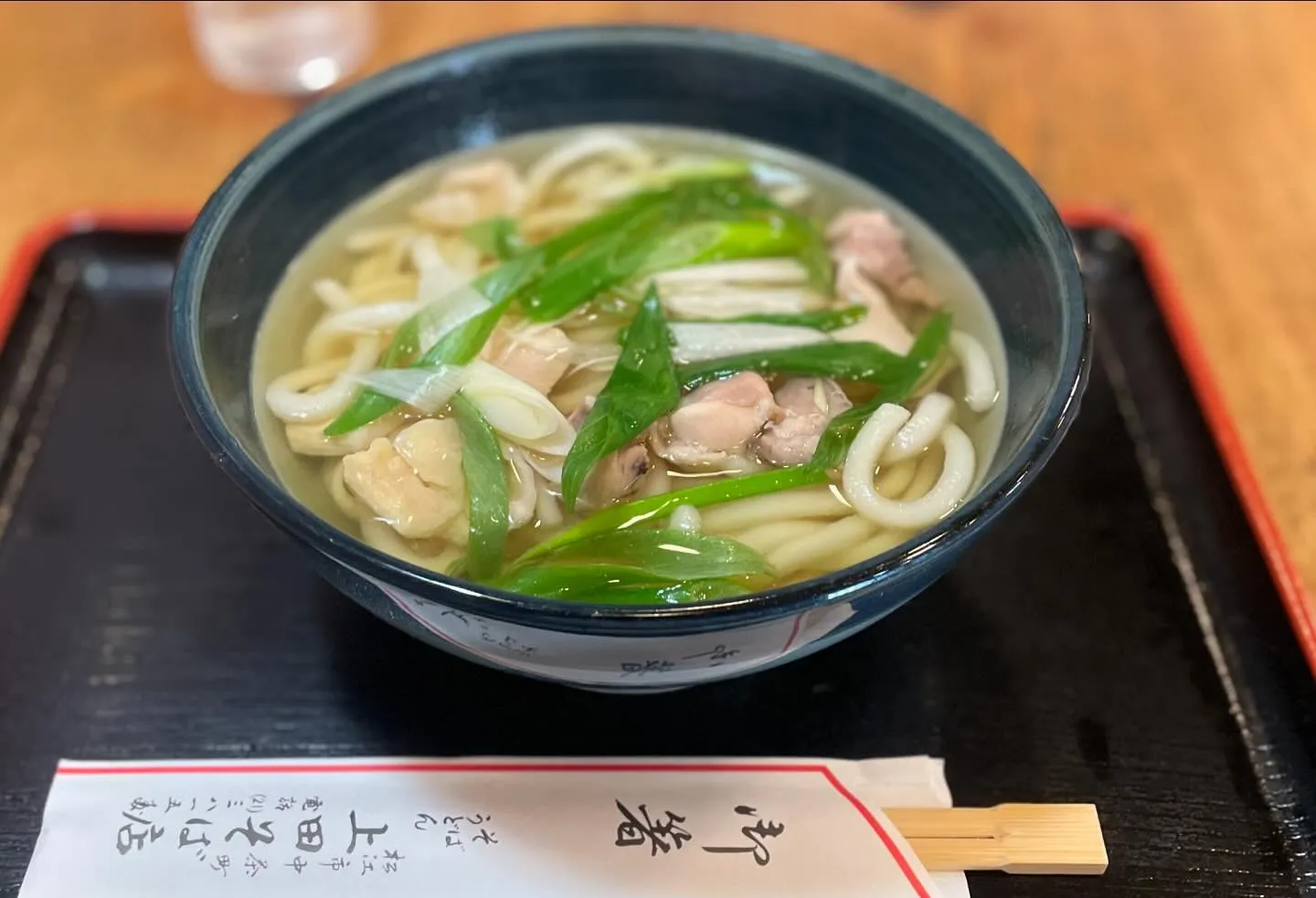 寒くなったので大好きな松江市の「上田そば店」で肉うどん！鶏肉...